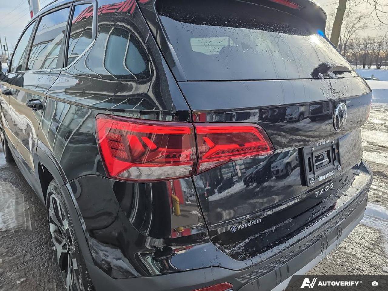 2023 Volkswagen Taos Highline Photo