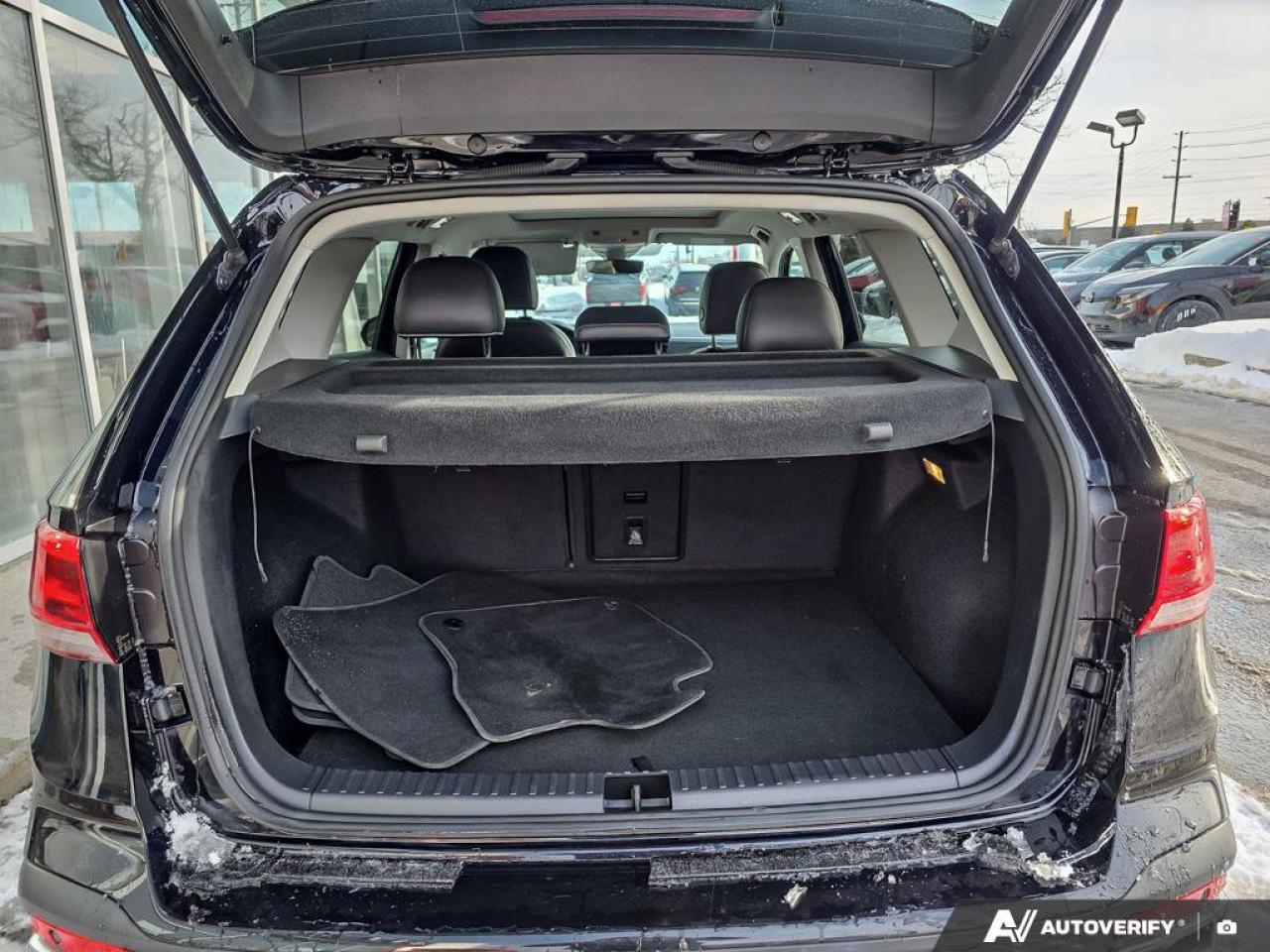 2023 Volkswagen Taos Highline Photo