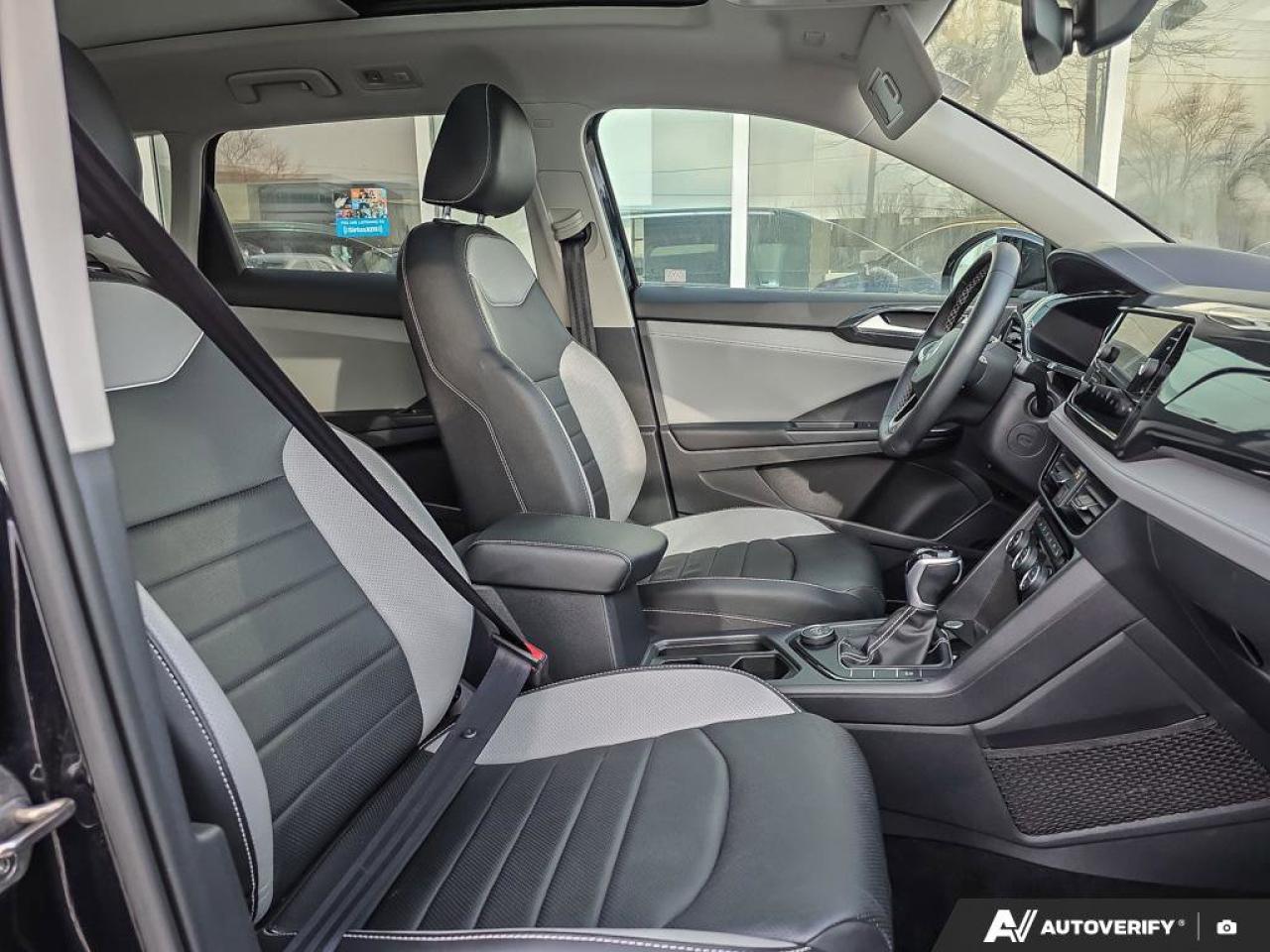 2023 Volkswagen Taos Highline Photo