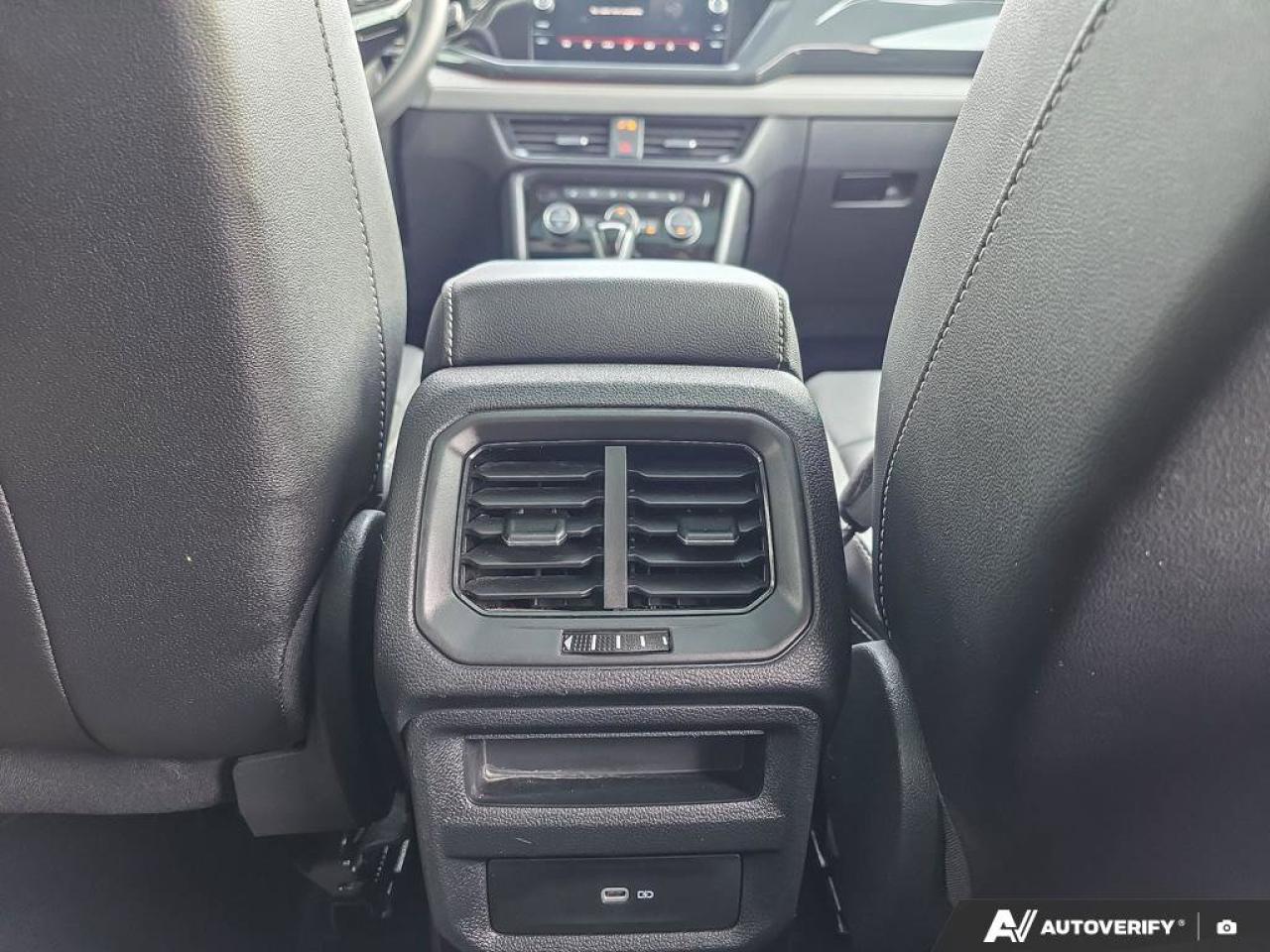 2023 Volkswagen Taos Highline Photo