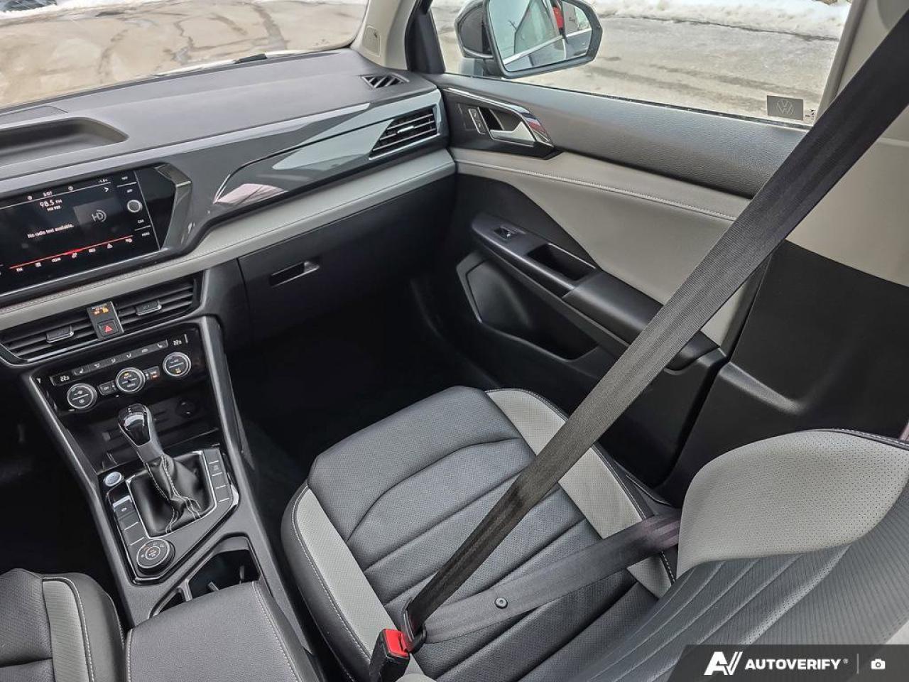 2023 Volkswagen Taos Highline Photo