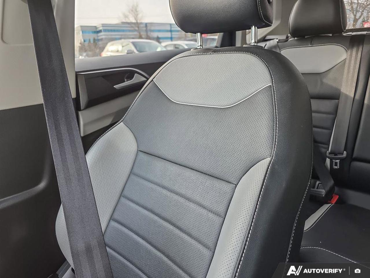 2023 Volkswagen Taos Highline | 4MOTION | Apple Car Play | Android Auto | Photo