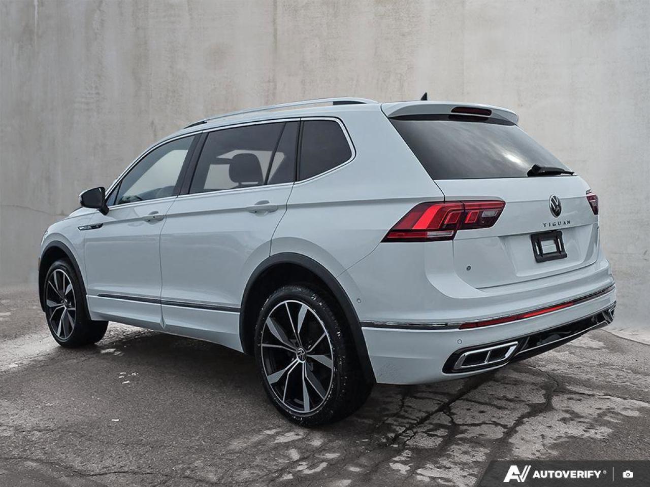 2023 Volkswagen Tiguan Highline R-Line | Apple Car Play | Heated Seats | 4MOTION All-Wheel Drive Photo