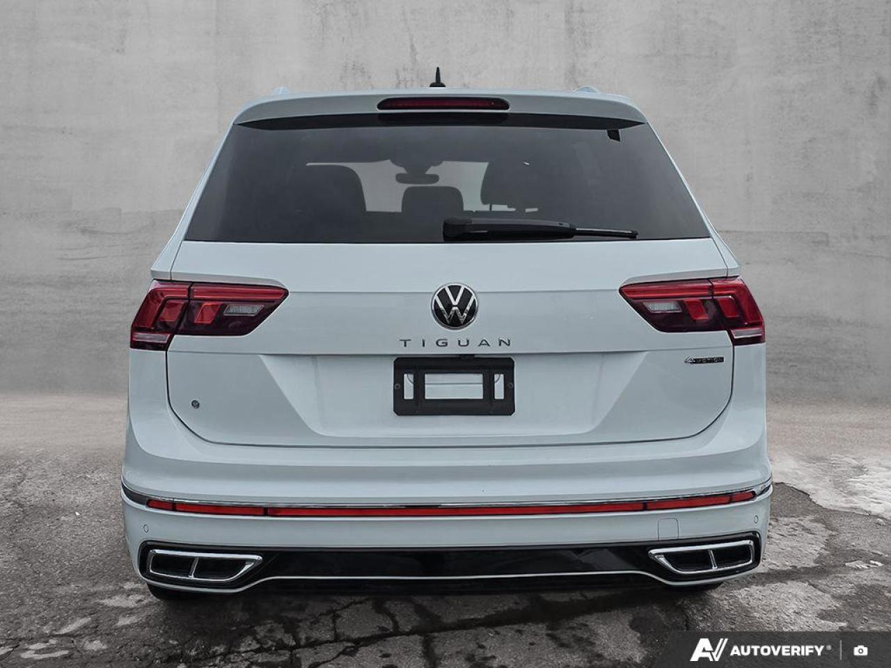 2023 Volkswagen Tiguan Highline R-Line | Apple Car Play | Heated Seats | 4MOTION All-Wheel Drive Photo