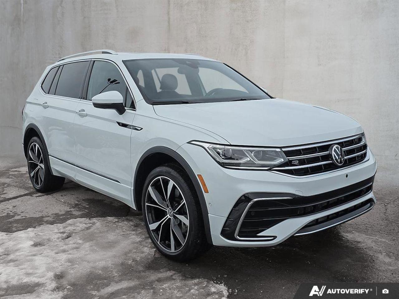 2023 Volkswagen Tiguan Highline R-Line | Apple Car Play | Heated Seats | 4MOTION All-Wheel Drive Photo