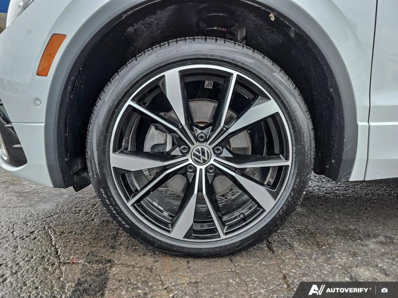 2023 Volkswagen Tiguan Highline R-Line | Apple Car Play | Heated Seats | 4MOTION All-Wheel Drive Photo