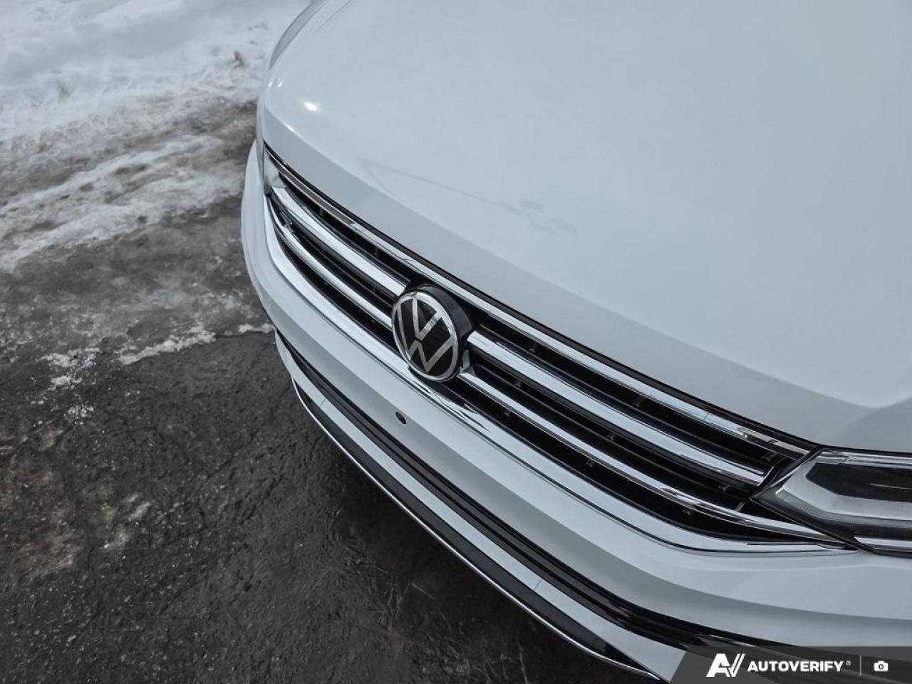 2023 Volkswagen Tiguan Highline R-Line | Apple Car Play | Heated Seats | 4MOTION All-Wheel Drive Photo