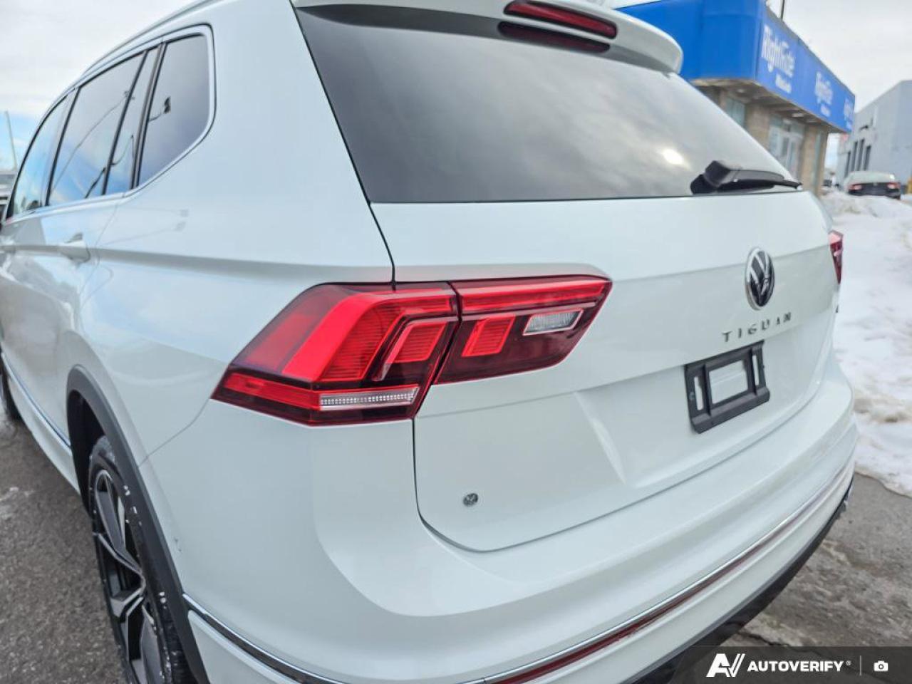 2023 Volkswagen Tiguan Highline R-Line | Apple Car Play | Heated Seats | 4MOTION All-Wheel Drive Photo