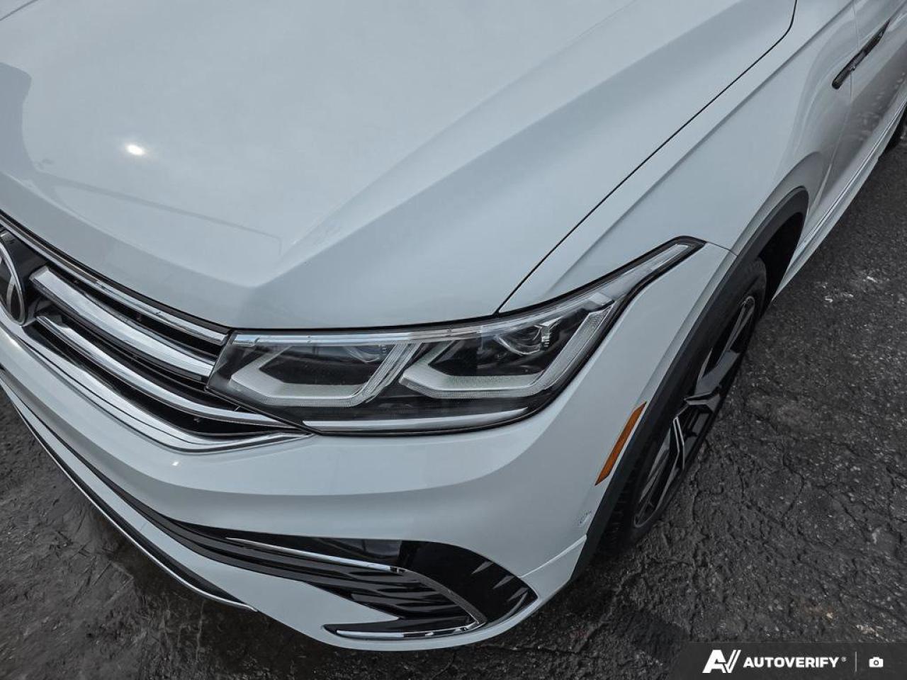 2023 Volkswagen Tiguan Highline R-Line | Apple Car Play | Heated Seats | 4MOTION All-Wheel Drive Photo