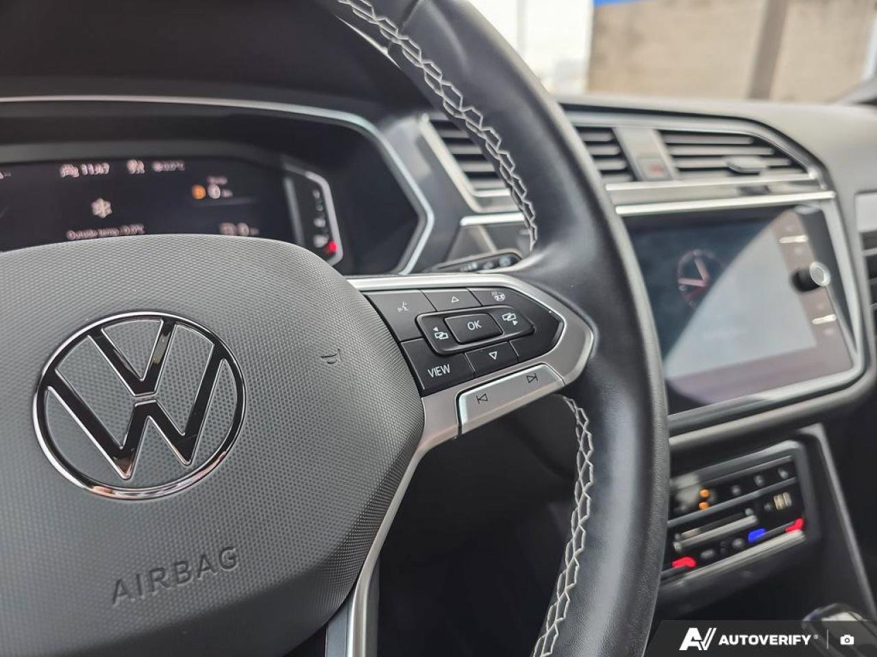 2023 Volkswagen Tiguan Highline R-Line | Apple Car Play | Heated Seats | 4MOTION All-Wheel Drive Photo