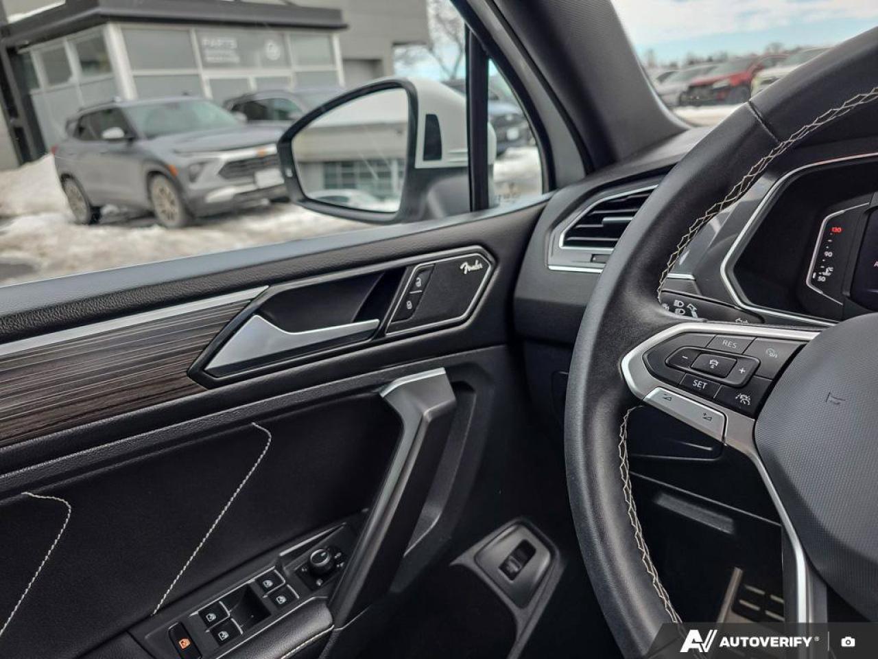 2023 Volkswagen Tiguan Highline R-Line | Apple Car Play | Heated Seats | 4MOTION All-Wheel Drive Photo