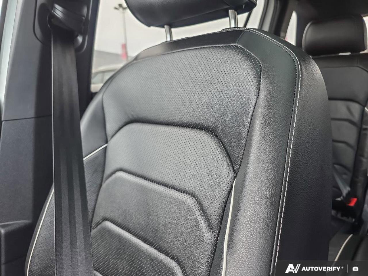 2023 Volkswagen Tiguan Highline R-Line | Apple Car Play | Heated Seats | 4MOTION All-Wheel Drive Photo