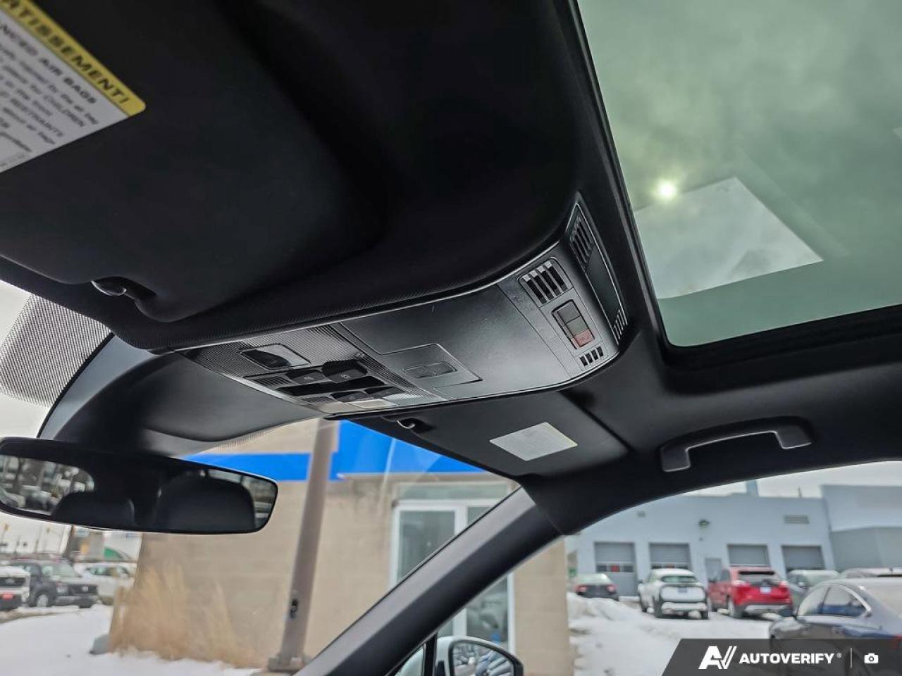 2023 Volkswagen Tiguan Highline R-Line | Apple Car Play | Heated Seats | 4MOTION All-Wheel Drive Photo