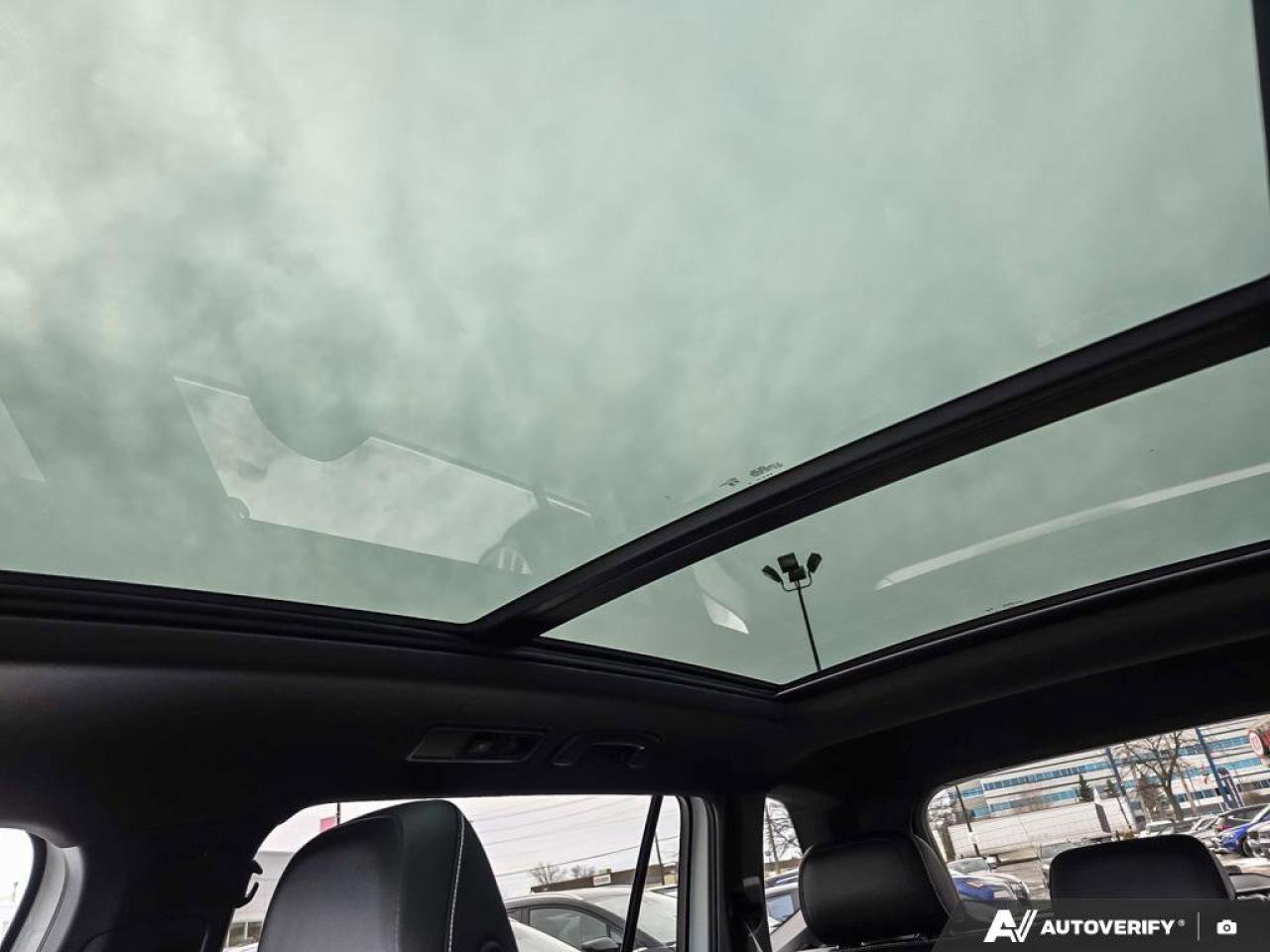 2023 Volkswagen Tiguan Highline R-Line | Apple Car Play | Heated Seats | 4MOTION All-Wheel Drive Photo