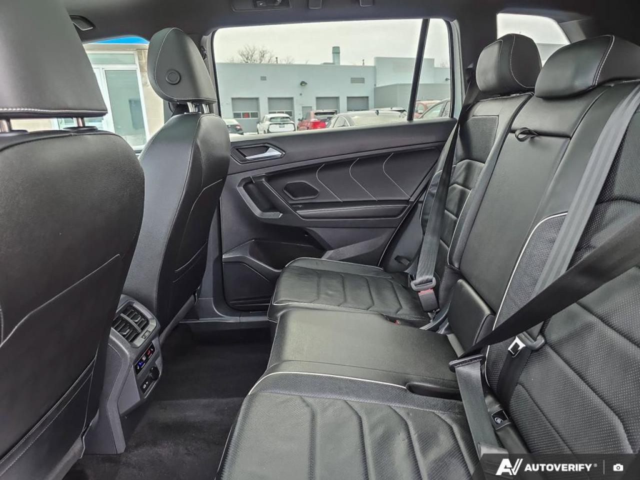 2023 Volkswagen Tiguan Highline R-Line | Apple Car Play | Heated Seats | 4MOTION All-Wheel Drive Photo