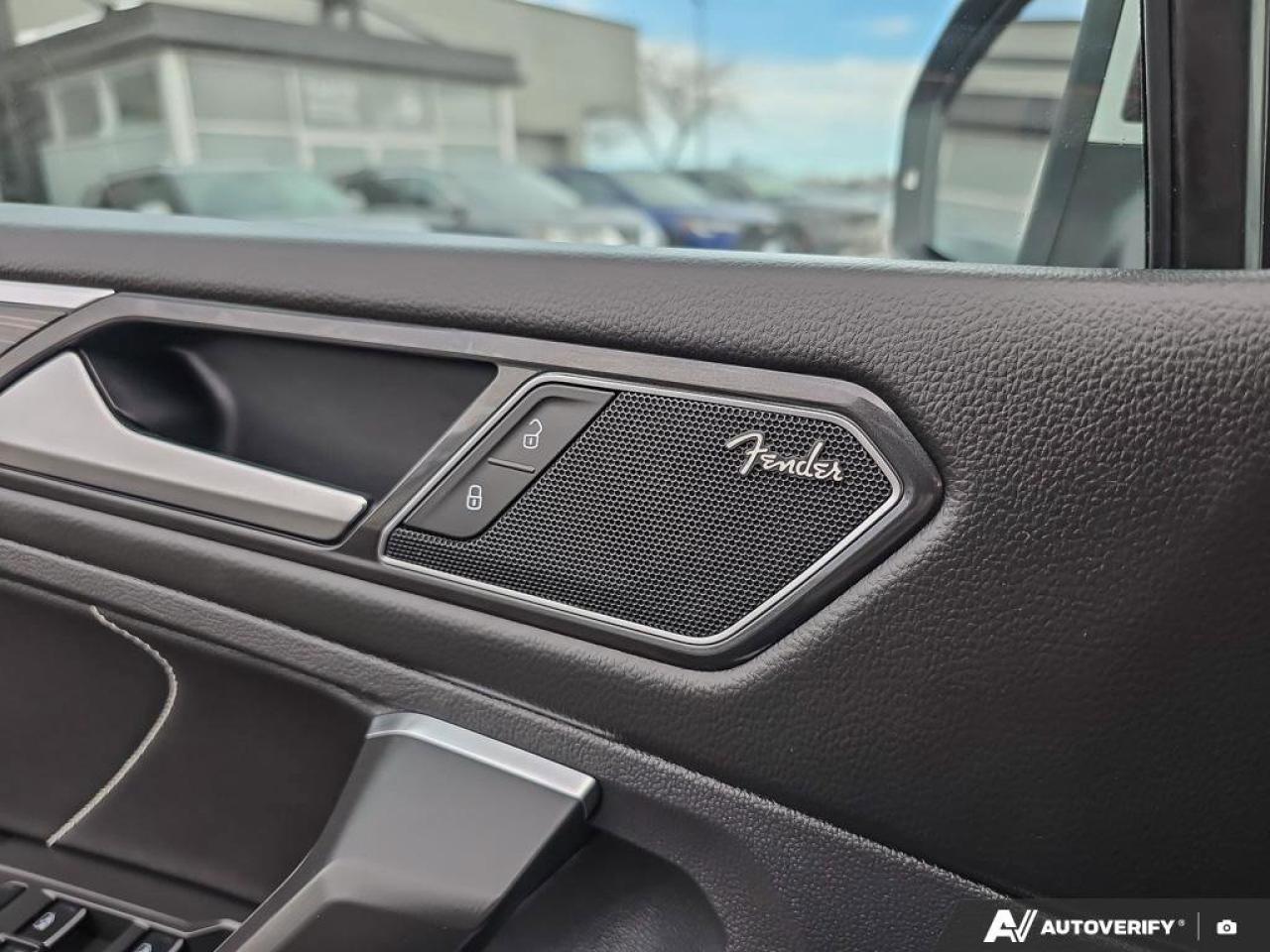 2023 Volkswagen Tiguan Highline R-Line | Apple Car Play | Heated Seats | 4MOTION All-Wheel Drive Photo