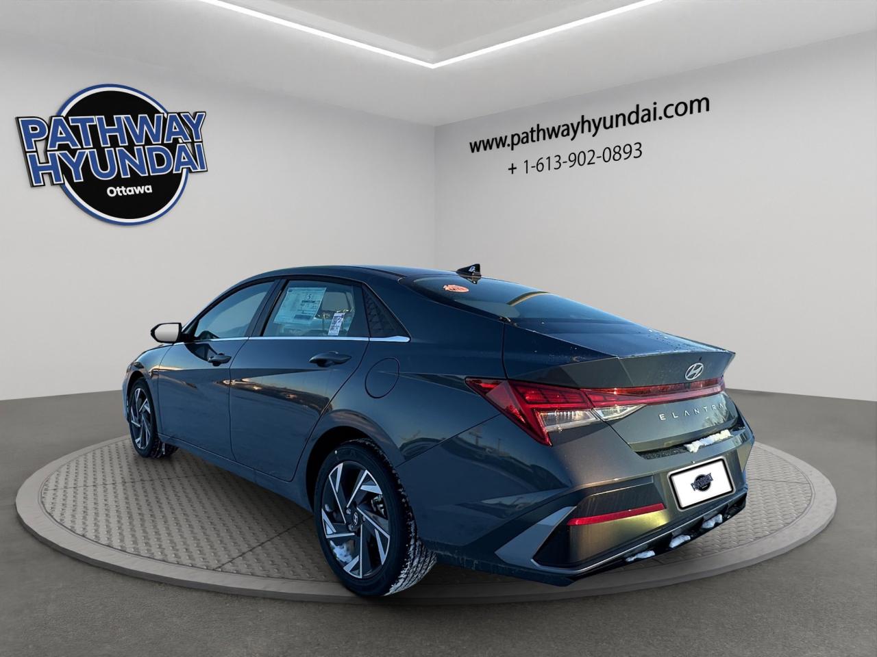 2025 Hyundai Elantra Luxury Photo