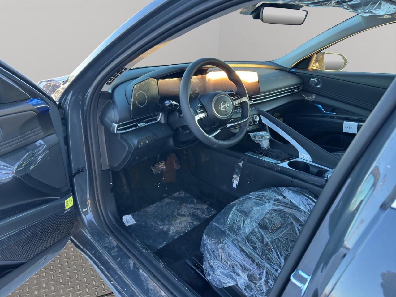 2025 Hyundai Elantra Luxury Photo