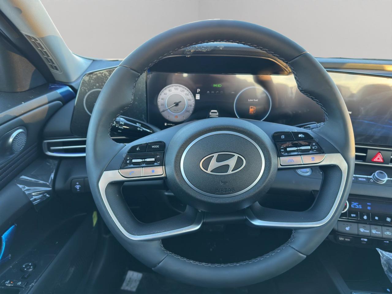 2025 Hyundai Elantra Luxury Photo