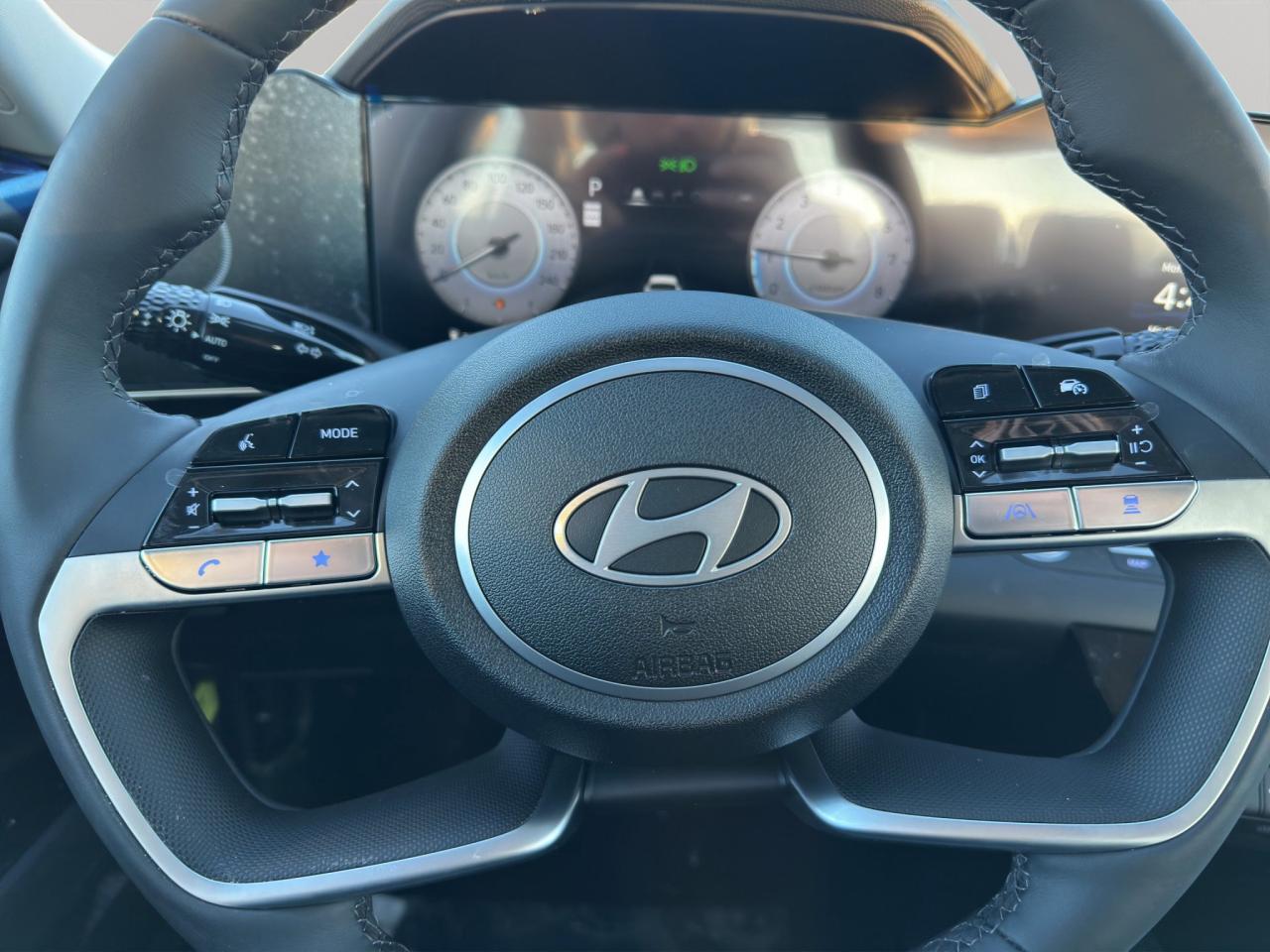 2025 Hyundai Elantra Luxury Photo