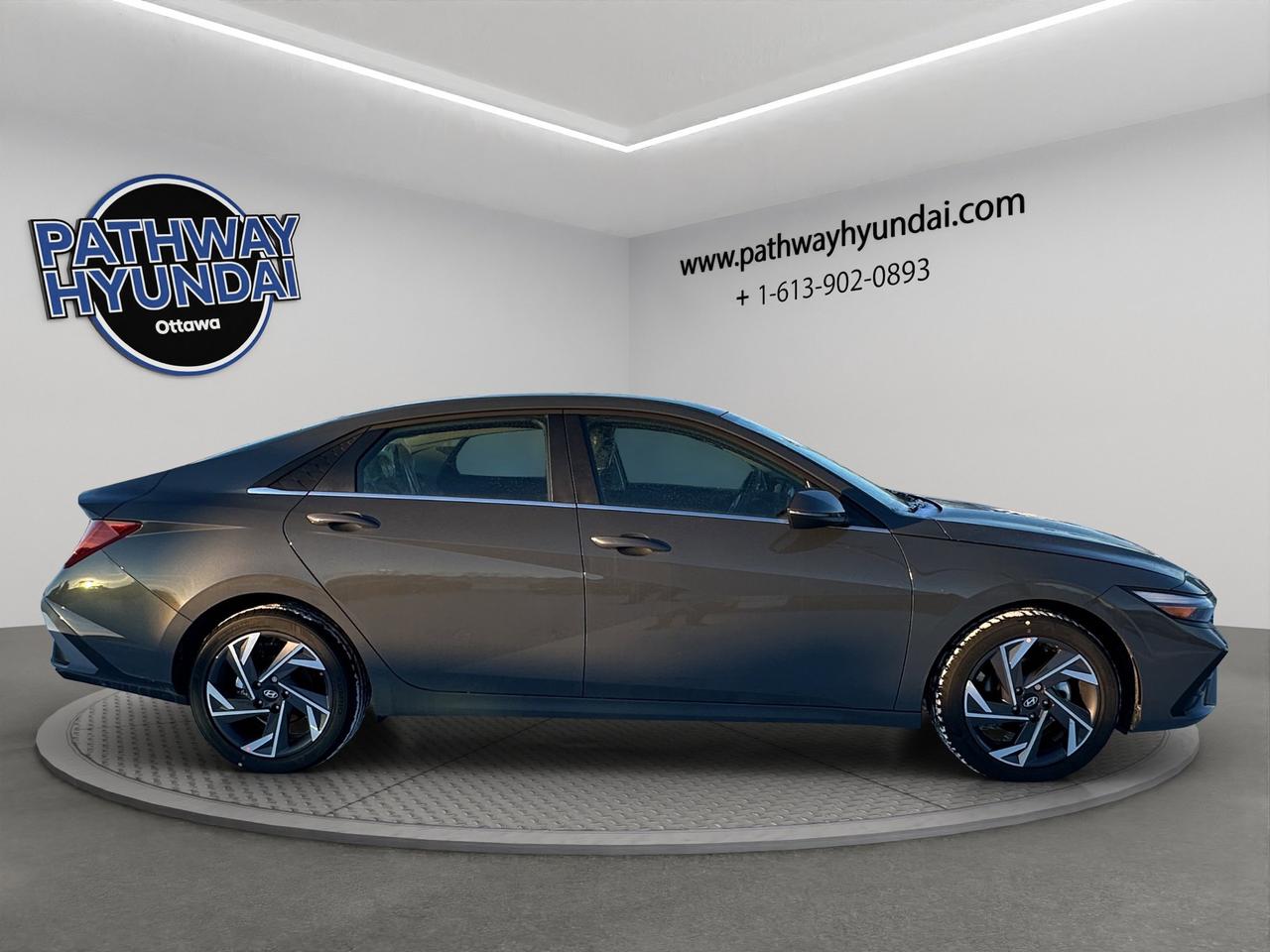 2025 Hyundai Elantra Luxury Photo