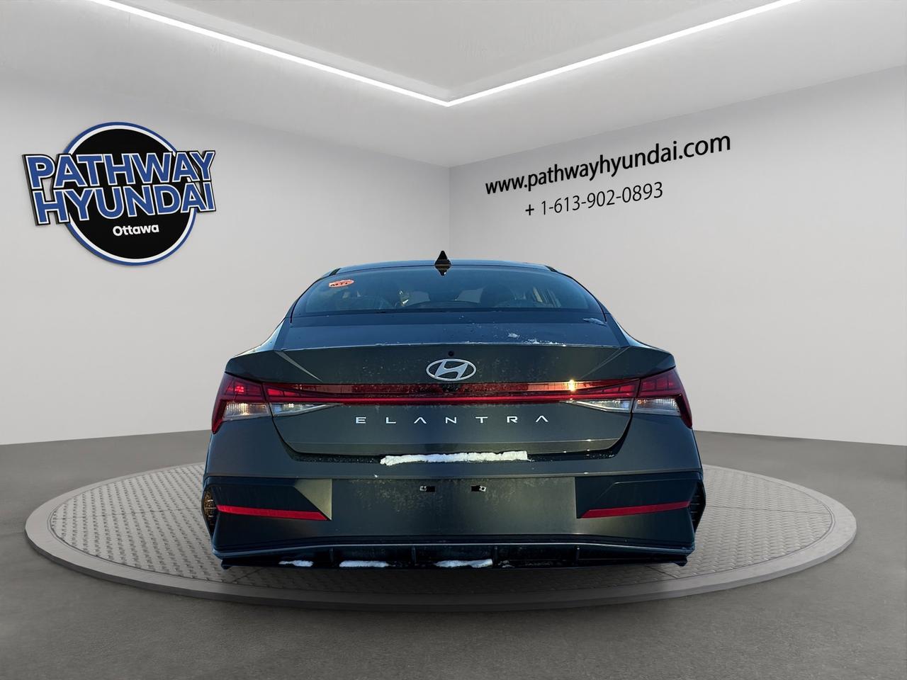 2025 Hyundai Elantra Luxury Photo