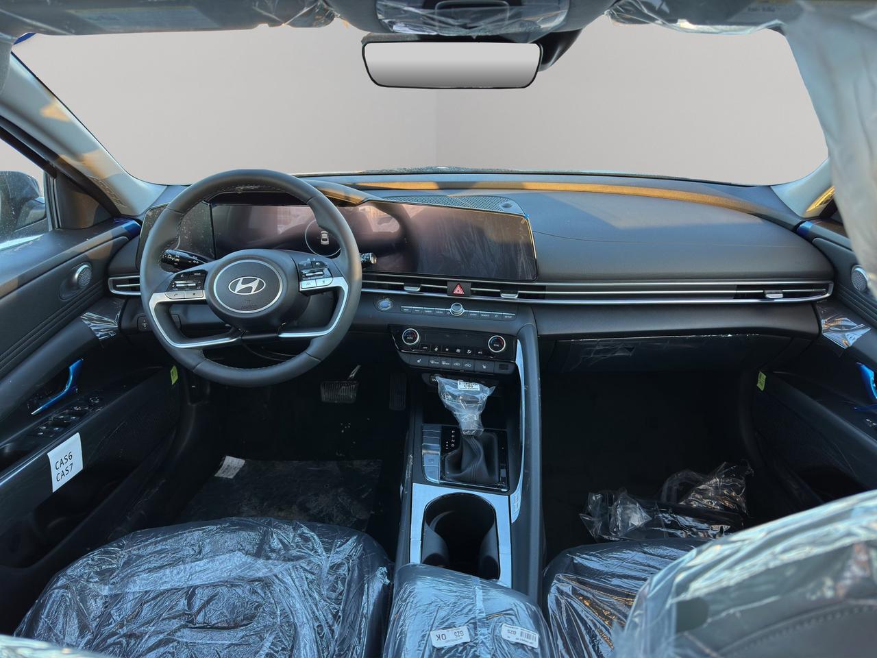 2025 Hyundai Elantra Luxury Photo