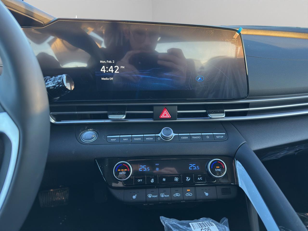 2025 Hyundai Elantra Luxury Photo