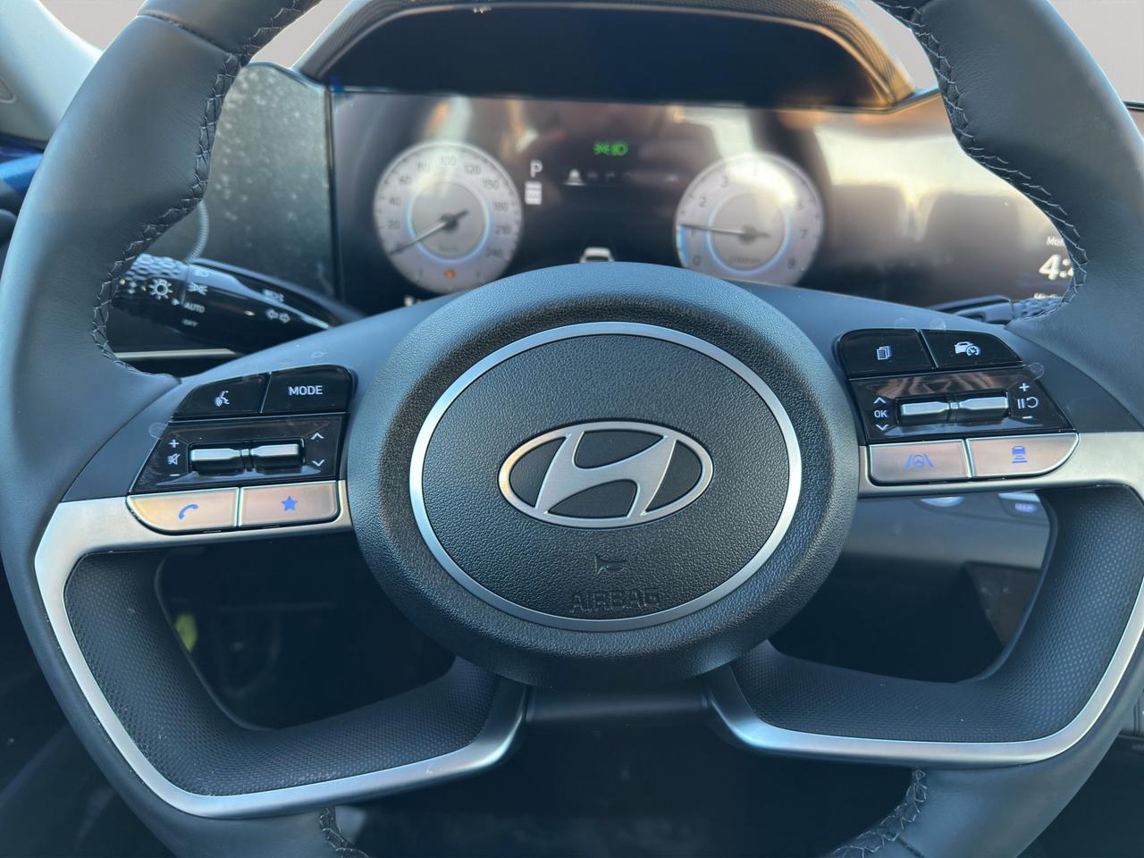 2025 Hyundai Elantra Luxury Photo