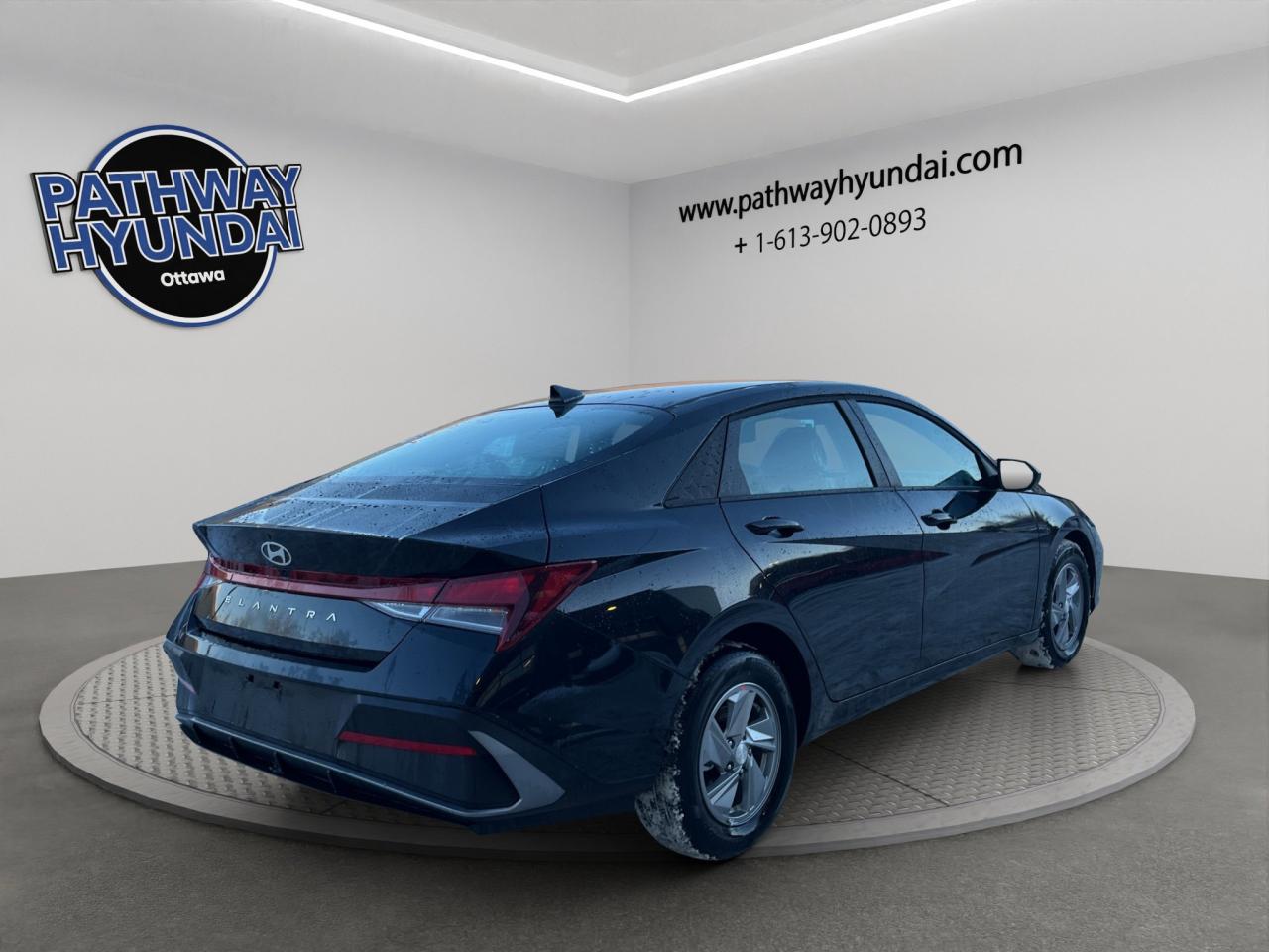 2026 Hyundai Elantra Essential Photo3