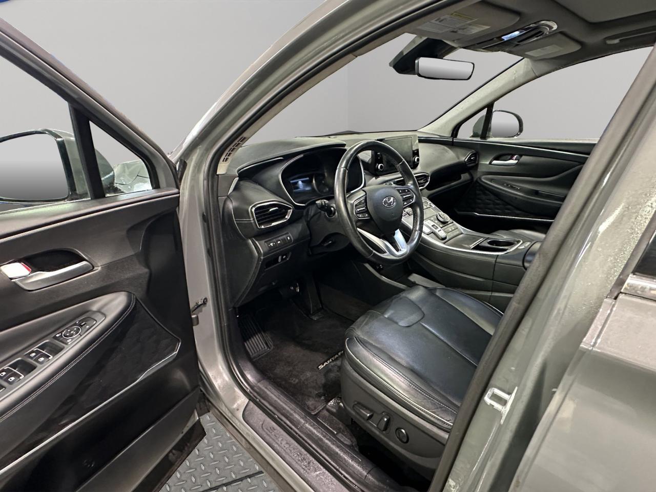 2022 Hyundai Santa Fe Preferred | Reverse Cam | Heated Seats Photo