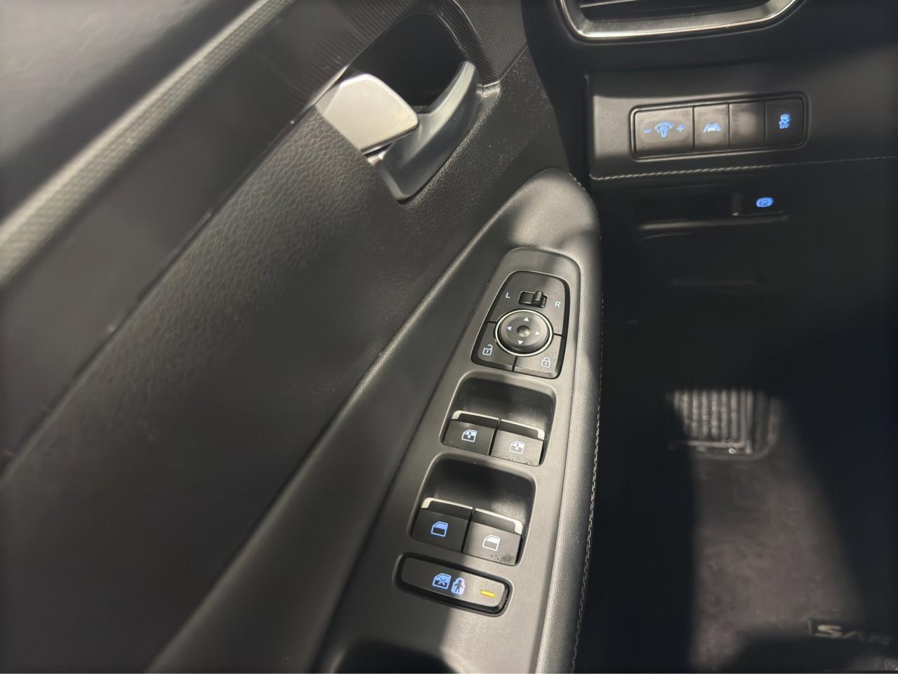 2022 Hyundai Santa Fe Preferred | Reverse Cam | Heated Seats Photo