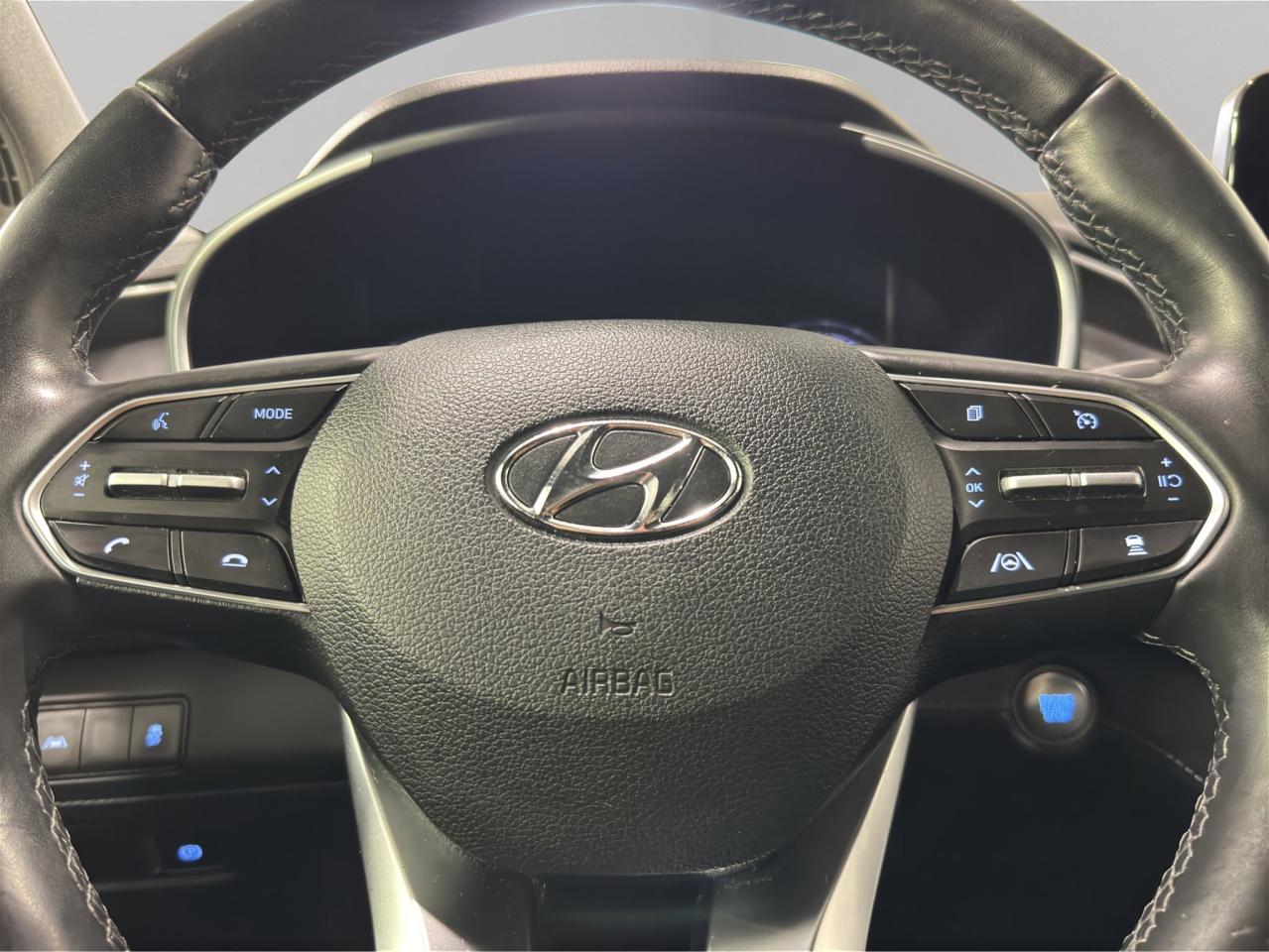 2022 Hyundai Santa Fe Preferred | Reverse Cam | Heated Seats Photo