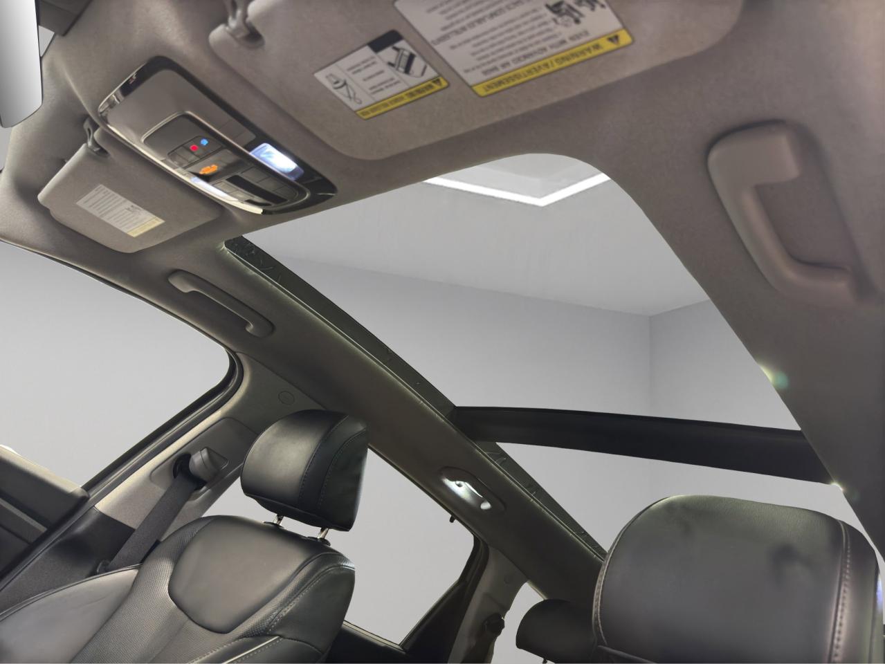 2022 Hyundai Santa Fe Preferred | Reverse Cam | Heated Seats Photo