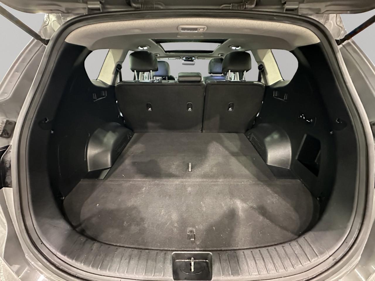 2022 Hyundai Santa Fe Preferred | Reverse Cam | Heated Seats Photo