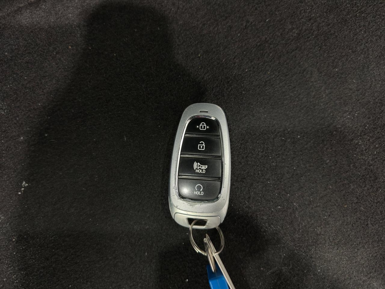 2022 Hyundai Santa Fe Preferred | Reverse Cam | Heated Seats Photo