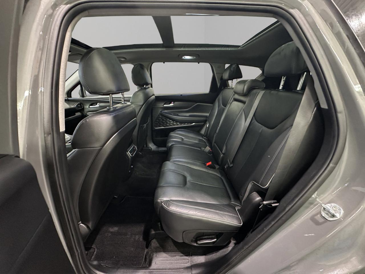 2022 Hyundai Santa Fe Preferred | Reverse Cam | Heated Seats Photo