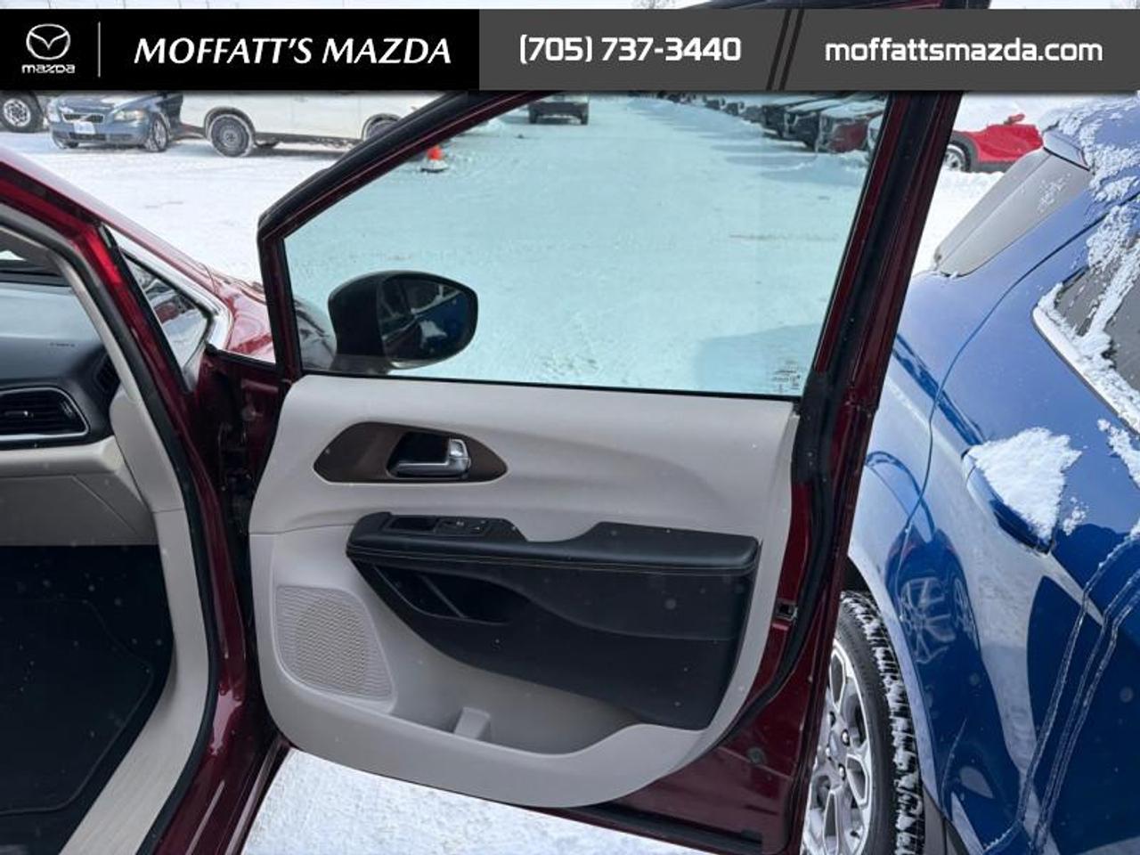 2022 Chrysler Grand Caravan SXT Photo