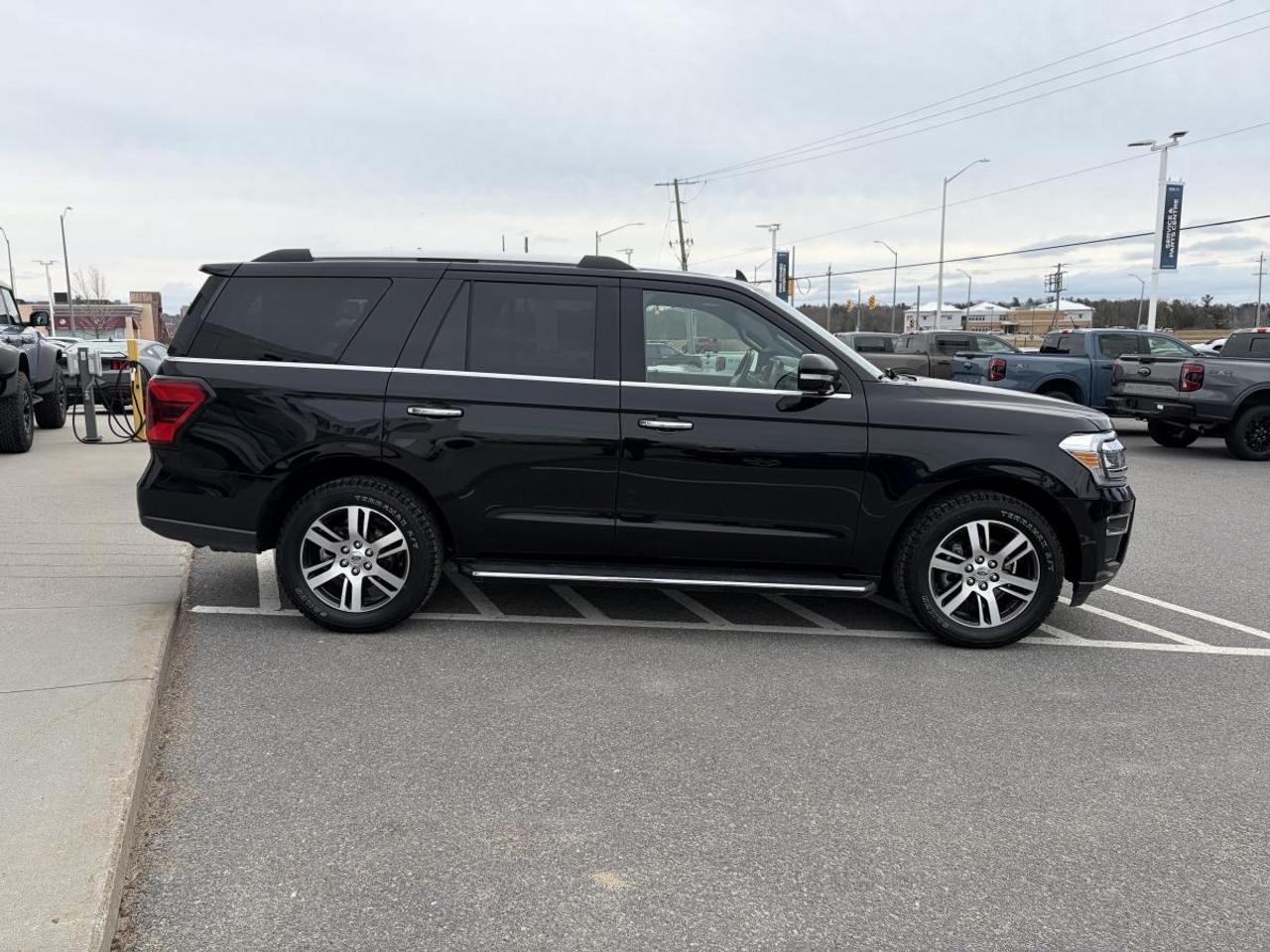2023 Ford Expedition Limited  Photo3