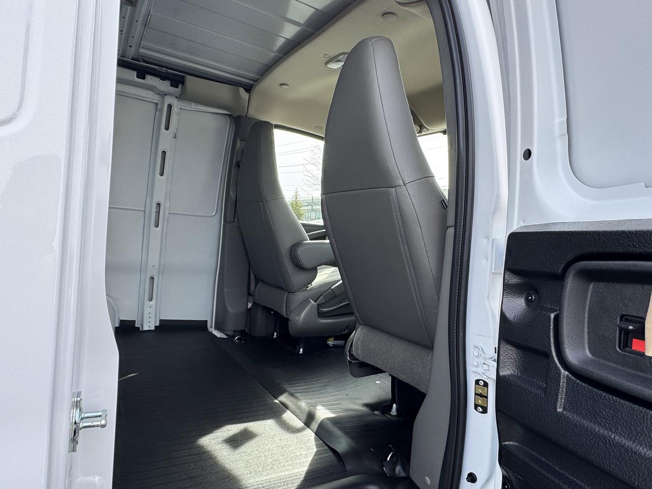 2025 Chevrolet Express Cargo Van  Photo