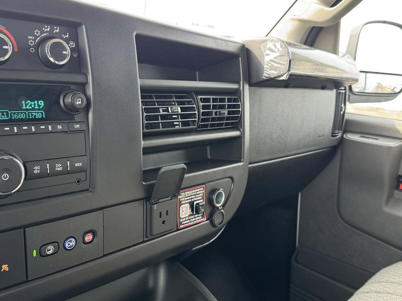 2025 Chevrolet Express Cargo Van  Photo