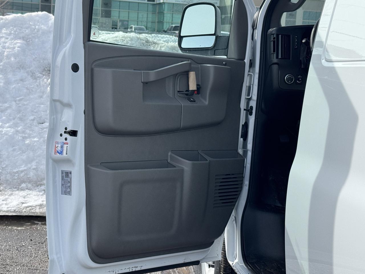 2025 Chevrolet Express Cargo Van  Photo