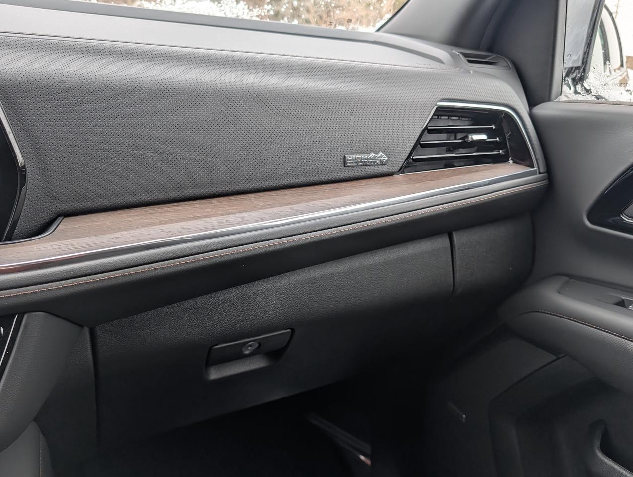 2026 Chevrolet Suburban High Country Photo