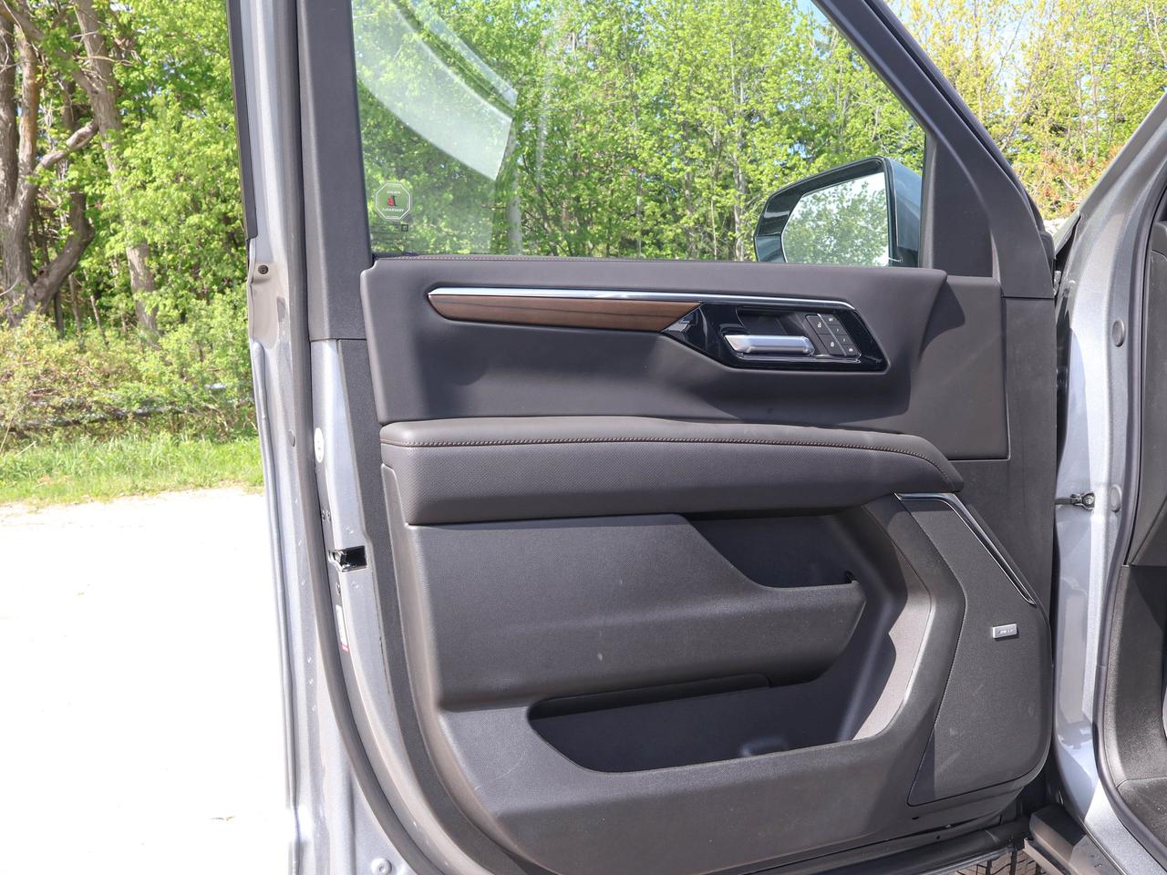 2026 Chevrolet Suburban High Country Photo