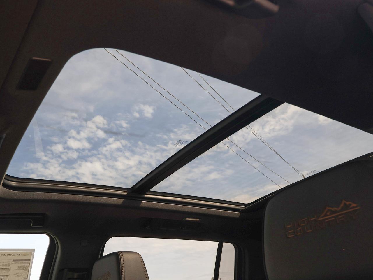 2026 Chevrolet Suburban High Country Photo
