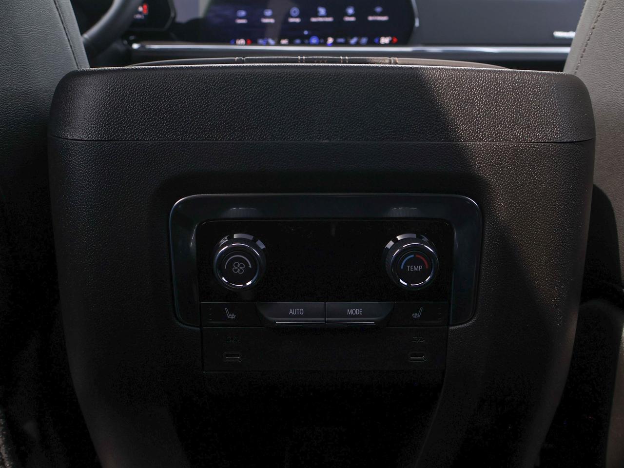 2026 Chevrolet Suburban High Country Photo