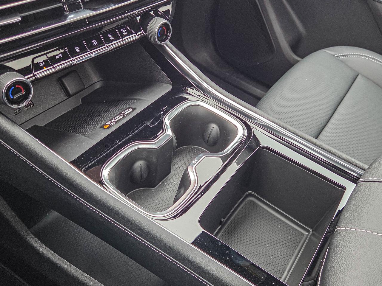 2026 Chevrolet Traverse LT Photo