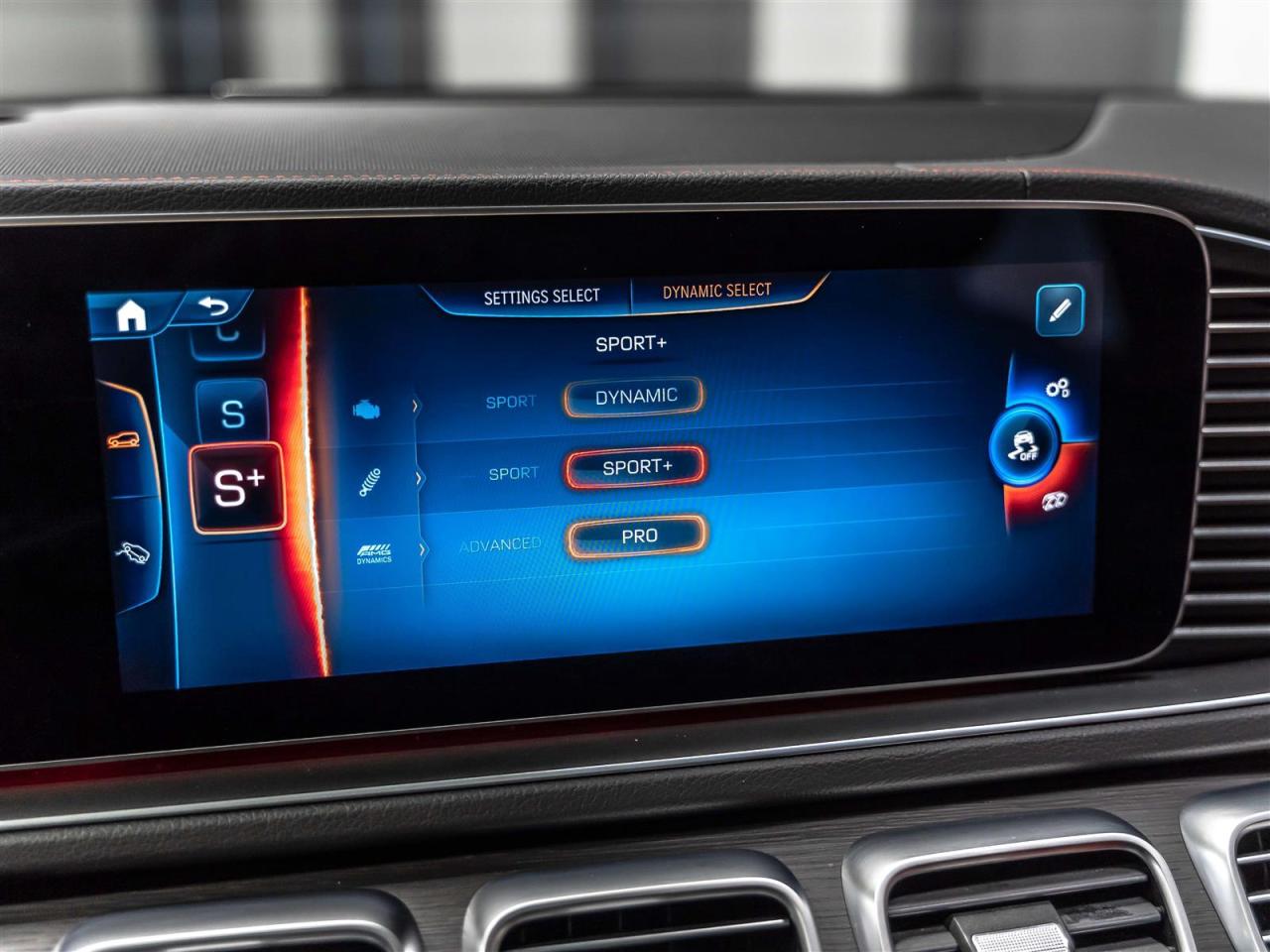 2024 Mercedes-Benz GLE AMG GLE 53|7PASSENGER|INTELLIGENT DRIVE|NIGHT PKG|AMG DRIVE UNIT Photo