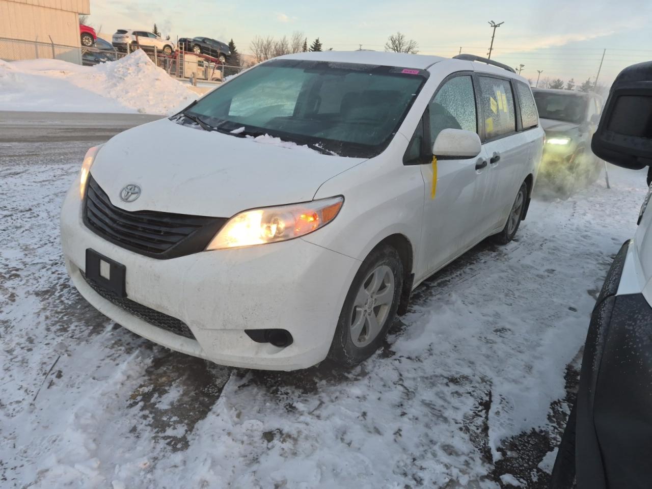 2017 Toyota Sienna L | NO ACCIDENTS | ALLOYS | 7 PASS Photo