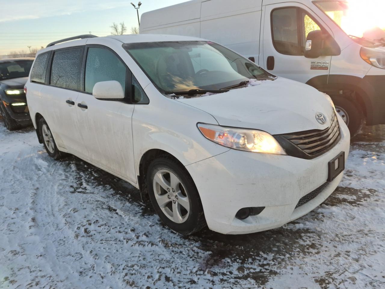 2017 Toyota Sienna L | NO ACCIDENTS | ALLOYS | 7 PASS Photo